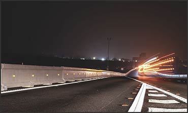 solar-studs-on-expressway